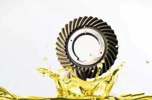 揭秘润滑油循环保护发动机全过程,用假油相当于换错血一样危险!