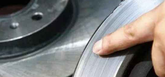 刹车片生锈了,涂点润滑油就能解决?