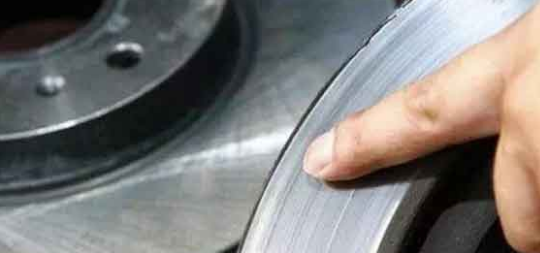 刹车片生锈了,涂点润滑油就能解决?